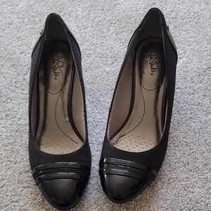 Life Stride Black Heels with Pleated Toe Design